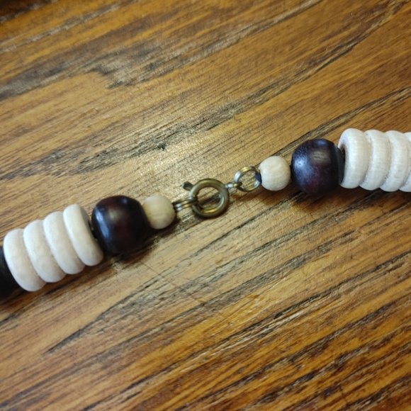 Colorful HANDCARVED Parrot Bird Tropical Wooden Necklace (201) - Picture 6 of 7